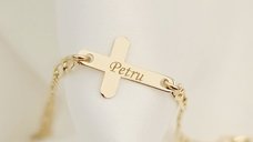 Bratara Cruciulita de 15 mm - Nume gravat - Aur Galben 14K - Cu lantisor fata/baiat
