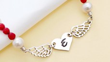 Bratara de picior – Inima cu initiala si aripi de inger – Argint 925 – Model lantisor, perle si coral