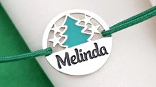 Bratara festiva - Disc cu bradulet colorat si nume personalizat - Argint 925 - Snur reglabil