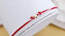 Bratara Martisor cu Biluta din Aur 9K si Snur Combinat Roșu și Alb