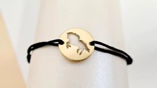 Bratara personalizata - Banut de 15 mm - Cal decupat - Argint 925 placat cu Aur Galben 18K - snur reglabil Bratara personalizata - Banut de 15 mm - Cal decupat - Argint 925 placat cu Aur Galben 18K - snur reglabil