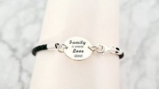 Bratara personalizata cu mesaj - Family is where love grows - Argint 925 si piele neagra impletita