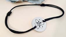 Bratara personalizata cu simbol materie scoala - Fizica - Banut de 15 mm cu snur reglabil - Argint 925