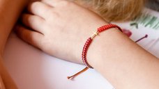 Bratara personalizata cu snur impletit multicolor - Pandantiv cruciulita - Aur Galben 14K