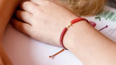 Bratara personalizata cu snur impletit multicolor - Pandantiv cruciulita - Aur Galben 14K