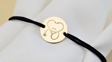 Bratara Stetoscop sub forma unei inimi - Banut 12 mm - Aur Galben 9K - Snur reglabil, diverse culori