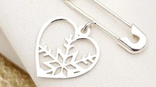 Brosa Ac de siguranta - Pandantiv Inima cu fulg de nea decupat– Argint 925