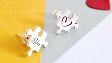 Cercei personalizati - Piesa de puzzle gravata/decorata cu email colorat - Argint 925 - inchizatoare surub