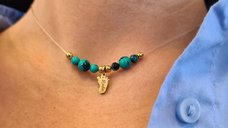 Choker cu piciorus personalizat - 6 pietre Turcoaz si 4 bilute de 4 mm - Argint 925 placat cu Aur Galben 18K - Lant silicon cu inchizatoare carabina