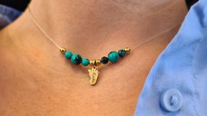 Choker cu piciorus personalizat - 6 pietre Turcoaz si 4 bilute de 4 mm - Argint 925 placat cu Aur Galben 18K - Lant silicon cu inchizatoare carabina
