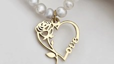 Colier Belle - Pandantiv cu Trandafir si LOVE & Sirag de Perle - Argint 925 placat cu Aur Galben 18K