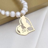 Colier Legatura Eterna - Inima cu Silueta Parintilor si Bebelus Fetita cu Fundita & Sirag de Perle - Argint 925 placat cu Aur Galben 18K - 1