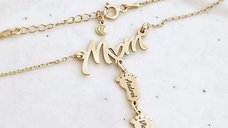 Colier personalizat cu pandantiv Mom si 2 picioruse - Aur Galben 14K