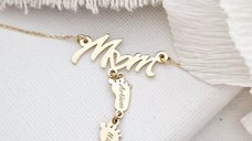 Colier Personalizat cu Pandantiv Mom si 2 Picioruse - Aur Galben 9K