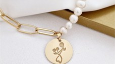 Colier personalizat - Perlele mele - Pandantiv banut de 18 mm - Combinație lant cu zale dreptunghiulare si perle - Argint 925 placat cu Aur Galben 18K