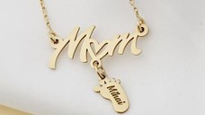 Lantisor cu pandantiv Mom si 1 piciorus - Argint placat cu Aur Galben 18K