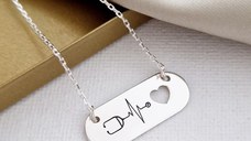 Lantisor cu pandantiv placuta personalizata cu stetoscop si inima decupata- Argint 925