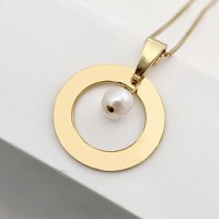 Lantisor cu pandantiv rotund - decupat la interior si charm picatura de Perla - Argint 925 placat cu Aur Galben 18K - 1