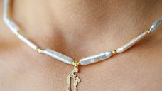 Lantisor cu Perle - Darul din inima - Model sirag de perle stick silver cu bilute si pandantiv din Argint 925 placat cu Aur Galben 18K