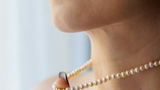 Lantisor cu Perle - Initiala eleganta - Model sirag de perle si si 4 bilute - Argint placat cu Aur Galben 18K