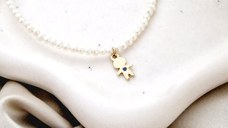 Lantisor Fior al Inocentei - Model cu sirag de perle si pandantiv baiat cu Safir - Argint 925 placat cu Aur Galben 18K