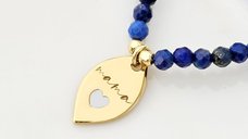 Lantisor Mama Love - Pietre Lapis Lazuli & Pandantiv cu Mama Gravat si Inima cu Email Alb - Argint placat cu Aur Galben 18K
