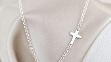 Lantisor minimalist - Pandantiv lateral Cruciulita - Argint 925