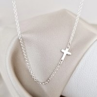 Lantisor minimalist - Pandantiv lateral Cruciulita - Argint 925 - 1