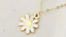 Lantisor Narcisa - Zirconii Albe & Pandantiv Floare cu Email Alb - Argint placat cu Aur Galben 18K