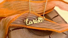 Lantisor personalizat cu nume si simbol coronita - Font elegant - Argint 925 placat cu Aur Galben 18K