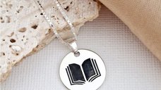 Lantisor personalizat cu simbol materie scoala - Romana - Banut de 15 mm cu lantisor - Argint 925