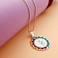 Lantisor personalizat decorat cu email - Pandantiv sub forma de floare - Gravura imbratisare mama&fiu si text - Argint 925 - 1