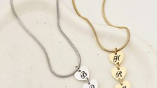 Lantisor Trei Inimi – Personalizate cu Initiale – Otel Inoxidabil 316L