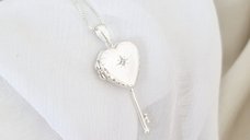 Medalion Cheia iubirii - Locket cu poze in interior - Argint 925 si cristal Zirconia