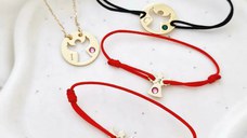 Set Bijuterii Familie Personalizate – 3 Bratari si 1 Lantisor – Ingerasi cu Cristale Swarovski – Argint 925 Placat cu Aur 18K – Snur Reglabil