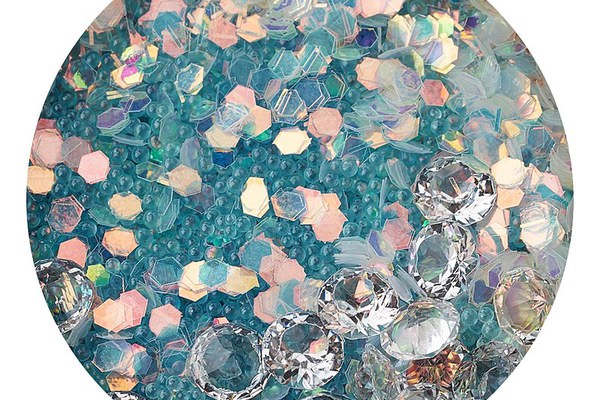 Decor unghii caviar, cristale clear si translucide #6