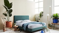 Pat tapitat Emerald cu catifea Verde, cadru din lemn cu somiera fixa 140x200