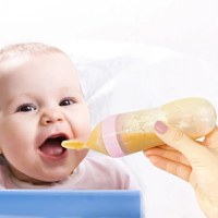 Lingurita cu rezervor pentru bebelusi, BabyJem, cu capac protectie, 90 ml, Diverse culori - 1
