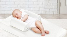 Pozitionator cu plan inclinat Baby Eco Reflux White