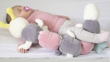 Protectie laterala multifunctionala cu jucarii din plus BabyJem Caterpilar, Roz