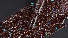 Ojă Semipermanentă Everin Selective 118 7ml – Maro Ciocolatiu cu Confetti Holografic (Chocolate Sparkle)