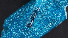 Ojă Semipermanentă Everin Selective 120 7ml – Turcoaz Aqua cu Confetti (Frozen Blue Sparkle)
