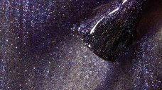 Ojă Semipermanentă Kievskaya Glitz Cat Eye 18 – Gri-Violet Metalizat cu Reflexii Albastre, Efect Magnetic 3D, 15ml