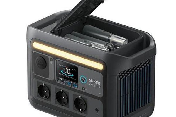 Statie de alimentare portabila Anker Solix C800X, 768Wh, LiFeP04, 1200W, 8 porturi, lumina LED