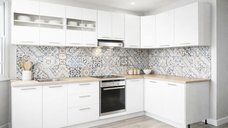 Set de bucatarie coltar GERMANIA 300 x 140 cm, 11 elemente, cuptor incorporabil, blat gros, alb cu soft-close