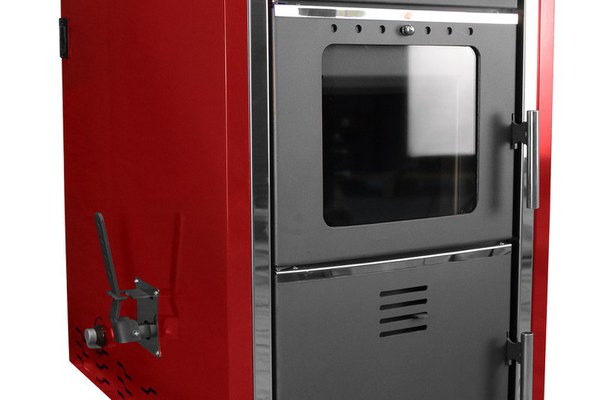 Termosemineu pe lemne FORNELLO TOROS 29 kw pe combustibil solid ( lemn,carbune,bricheti ) ce se poate utiliza atat pentru incalzirea locuintelor, cat si pentru gatit (este prevazuta cu plita) si este echipat cu pompa de circulatie