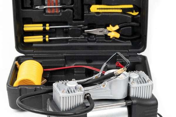 Compresor auto 12V cu trusa completa pentru pene si avarii