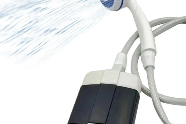 Dus portabil de camping cu robinet incorporat USB pentru interior/exterior