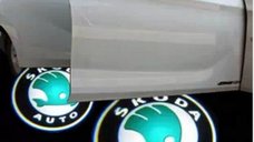 Set 2 Holograme LED cu LOGO Skoda Superb pentru Portiere