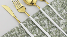 Set de 24 piese tacamuri in stil portughez- culoare Alb si auriu